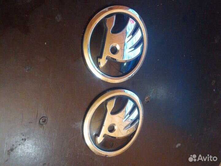 Эмблемы на авто