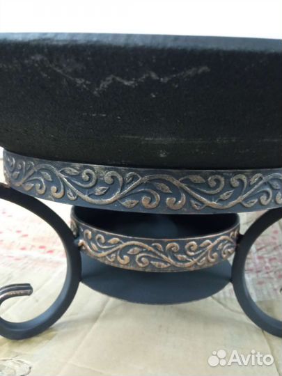 Чугунная сковорода садж 45 см с подставкой