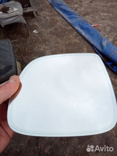 Автомобильное зеркало заднего вида