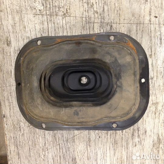 Чехол-уплотнитель Мицубиси Монтеро Паджеро Спорт 1