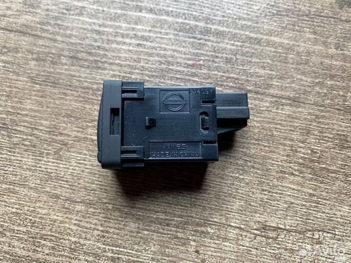 Кнопка курсовой устойчивости Nissan Teana L33