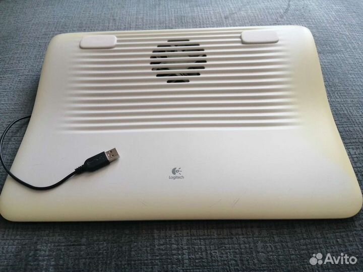 Охлаждающая подставка под ноутбук Logitech