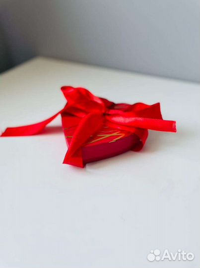 Красная подарочная коробка-сердце Rixos с лентой