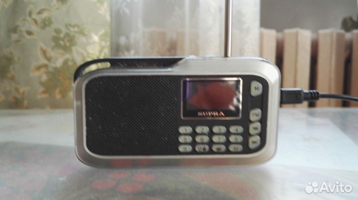 Портативный радиоприемник Supra