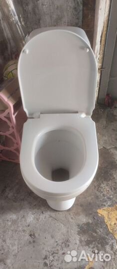 Унитаз рабочий с бачком