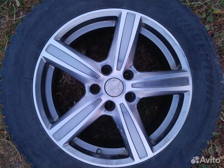 Bridgestone Ice Cruiser 7000 215/60 R17