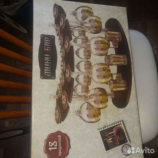 Мини-бар, фужеры и рюмки