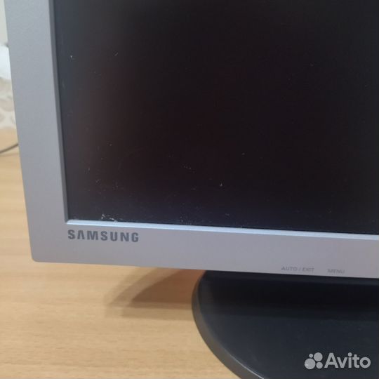 Монитор Samsung