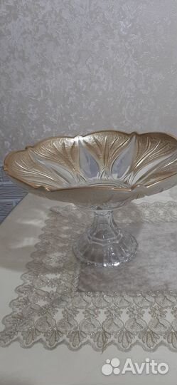 Ваза для фруктов на ножке