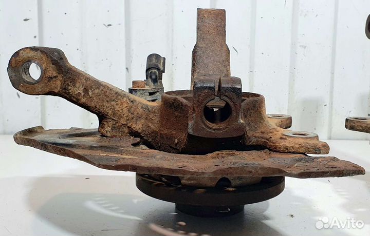 Кулак поворотный передний левый с ABS Chery Amulet