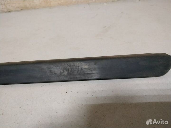 Уплотнитель стекла двери передний правый Renault