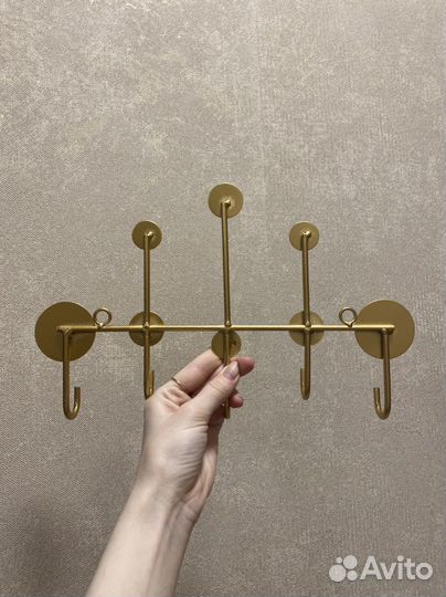 Вешалка с крючками настенная
