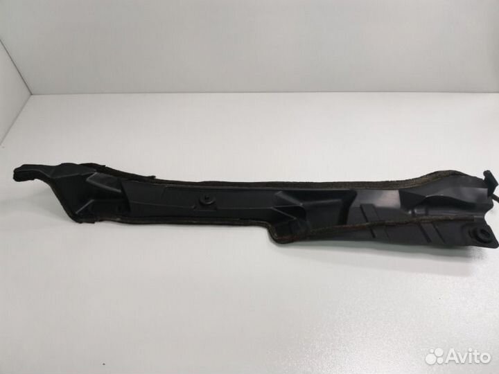 Пыльник крыла правый Toyota Avensis T250 1.8 2004