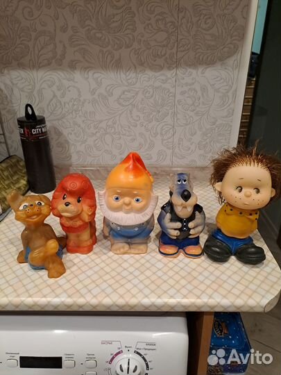 Игрушки детские резиновые и пирамидка