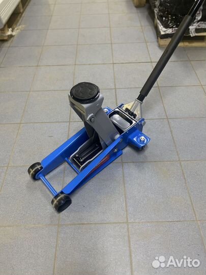 Домкрат подкатной 3 т для шиномонтажа