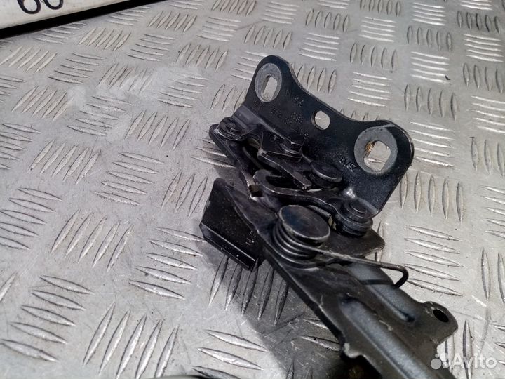 Б/У Петля капота правая#001