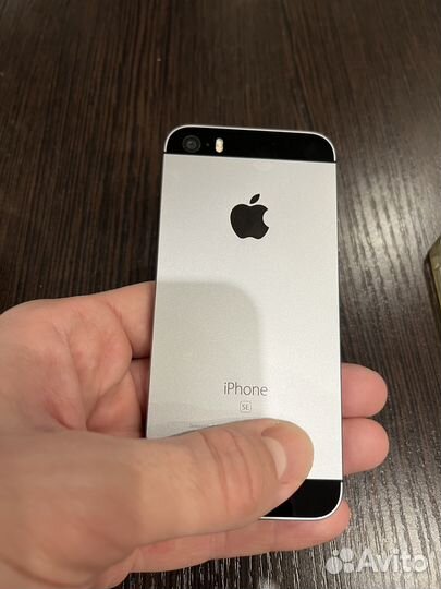 iPhone SE, 32 ГБ