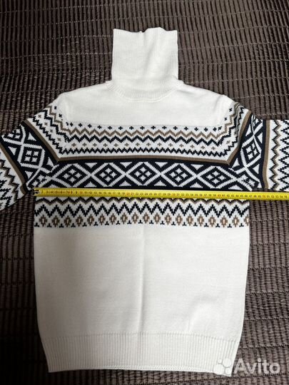 Пара свитеров