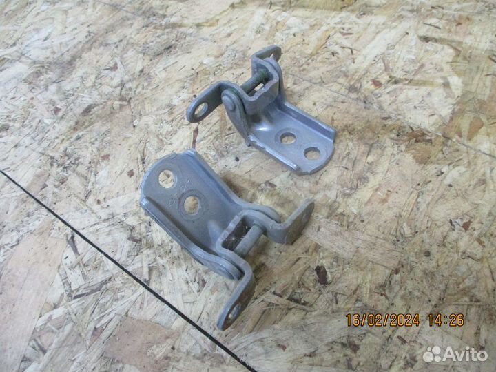 Петля двери Ниссан Альмера Классик