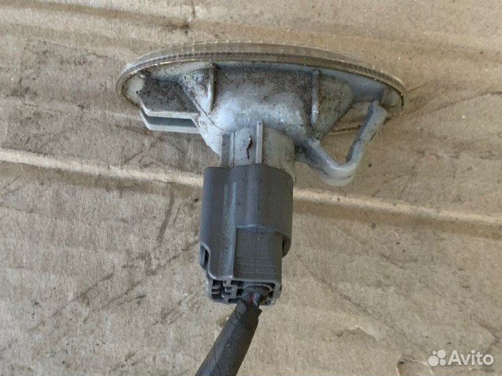 Повторитель поворота в крыло передний Mazda Mazda