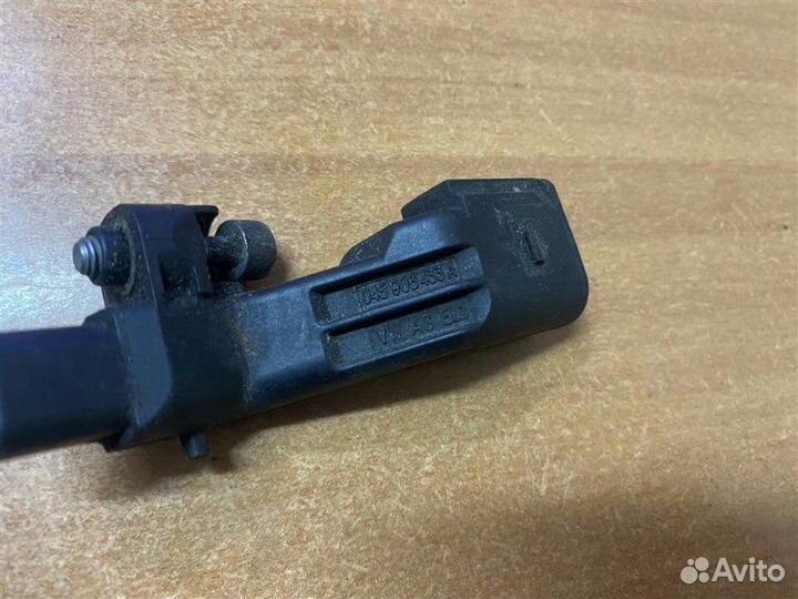 Датчик положения коленвала Skoda Octavia A5 1Z