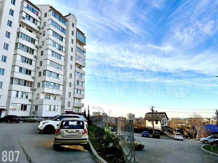 3-к. квартира, 90 м², 1/9 эт.