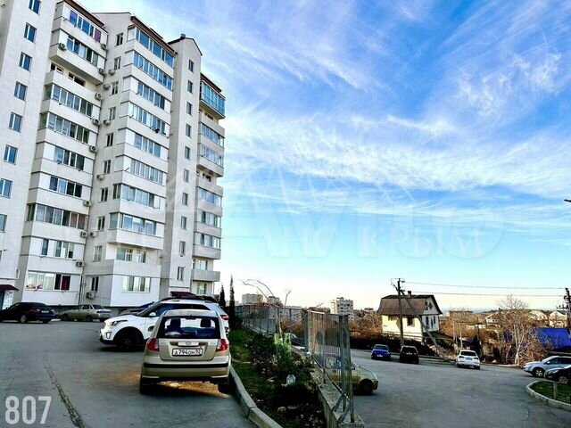 3-к. квартира, 90 м², 1/9 эт.