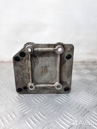 Кронштейн компрессора кондиционера Peugeot 307