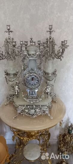 Часы с канделябрами