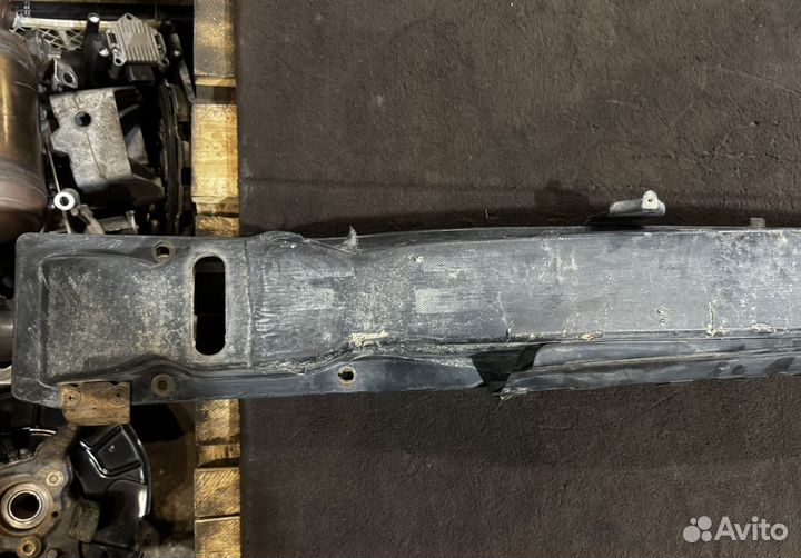 Усилитель переднего бампера Kia Magentis 1