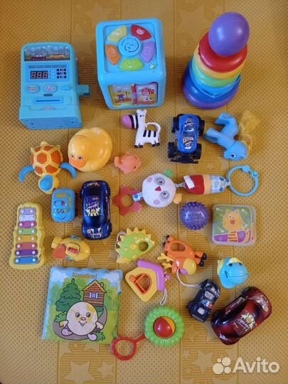 Детские игрушки пакетом и коврик пазл