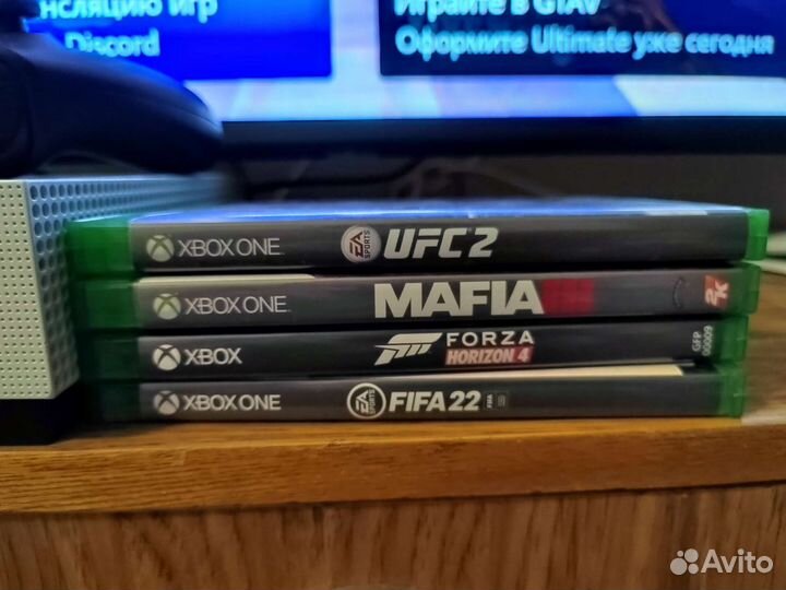 Xbox One s 1tb с играми, 2 геймпада