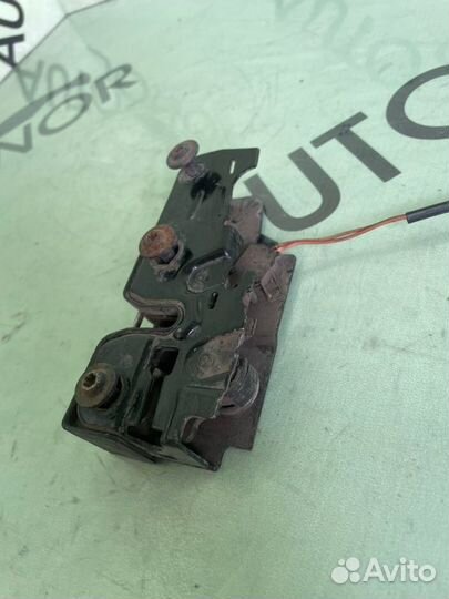 Замок капота Audi Q7 4L 3.0L BUG 2008