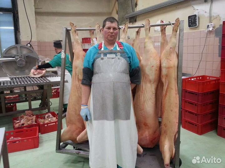 Обвальщик мясо. Рабочий разнорабочий подсобник