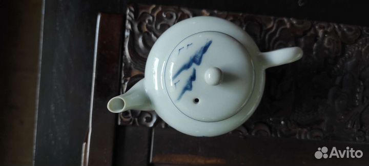 Фарфоровый чайник ручной росписи