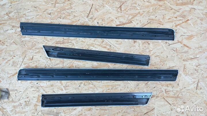 Молдинг двери нижний Audi a8 d3