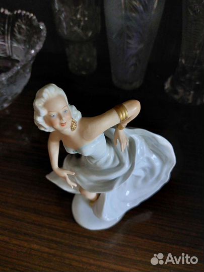 Статуэтка фарфоровая танцовщица. Германия