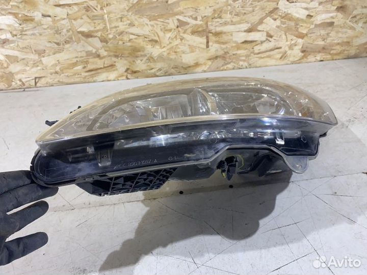 Фара галогеновая левая Citroen C4