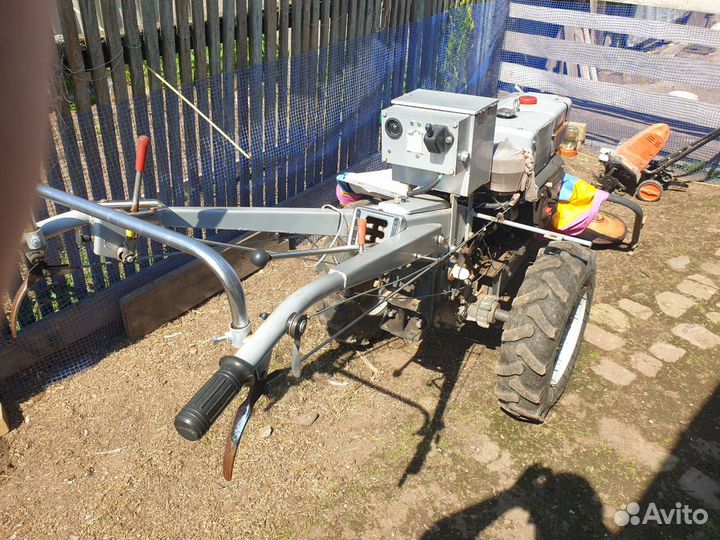 Продам трактор