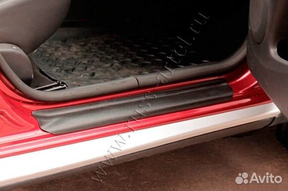 Накладки порогов Рено Дастер 2010-15