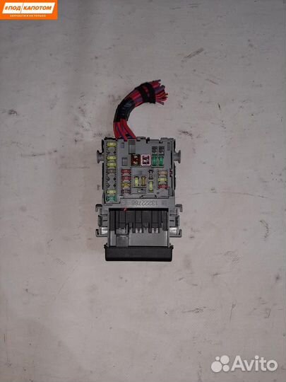 Блок реле и предохранителей Opel Astra J 2011