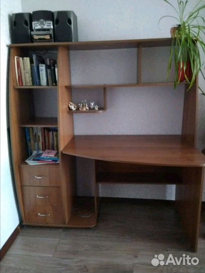 Письменный стол