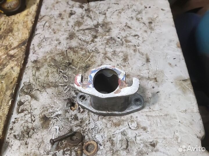 Впускной патрубок Иж планета 5