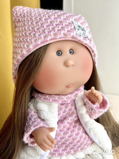 Кукла Миа шарнирная в фирменной одежде