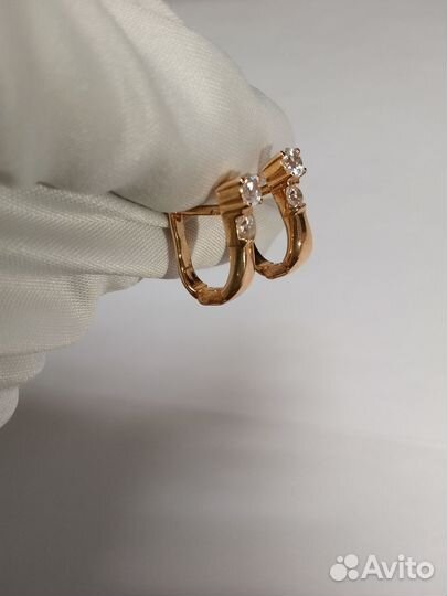 Золотые серьги с камнем