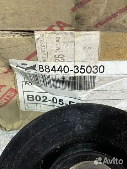 Toyota Land Cruiser ролик натяжной