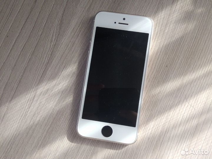 Телефон iPhone se