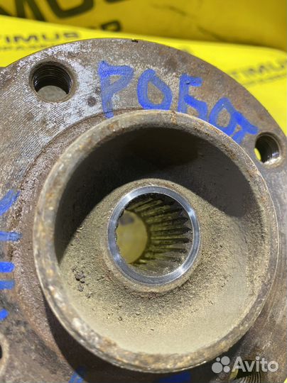 Передний левый кулак Peugeot 207