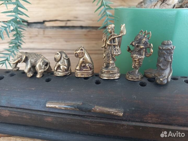 Бронзовая буддийская статуэтка