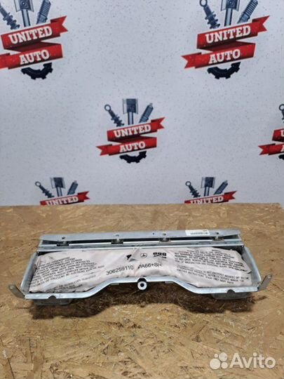 Подушка безопасности в колени Mercedes Benz C